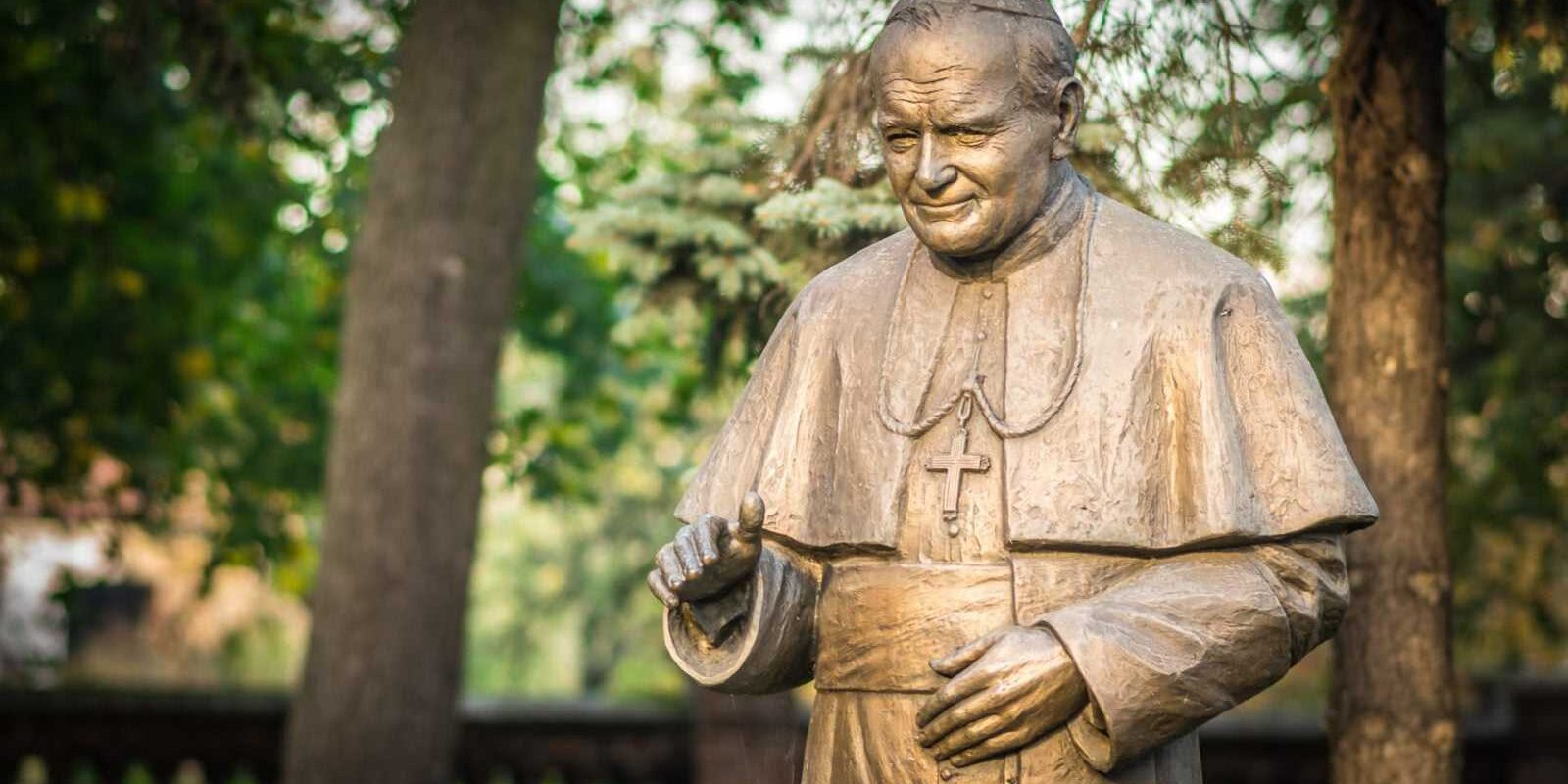 Pomnik św. Jana Pawła II w Krobi