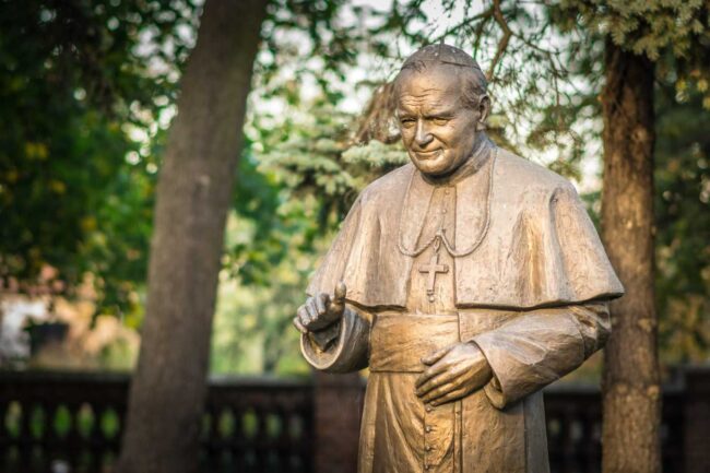 Pomnik św. Jana Pawła II w Krobi