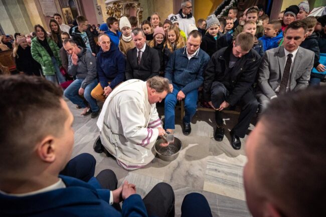 Wielki Czwartek w parafii św. Mikołaja w Krobi w 2023 r.