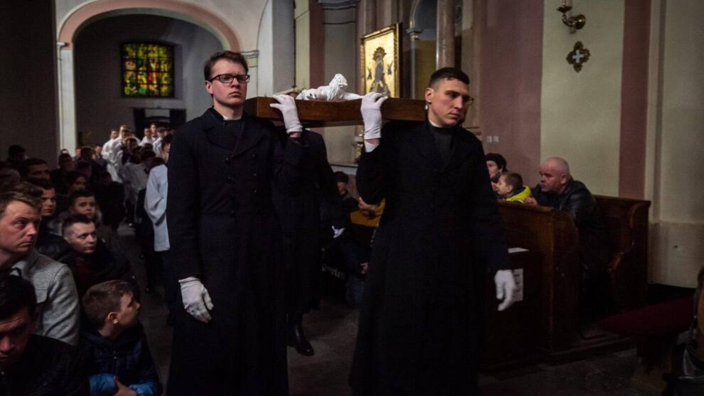 Uroczystości Wielkiego Piątku w kościele w Krobi