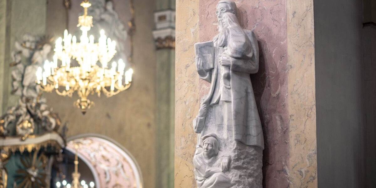 Figura błogosławionego Edmunda Bojanowskiego w Krobi