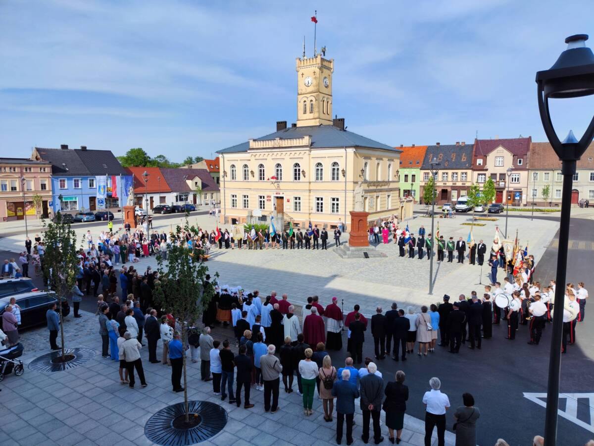 Poświęcenie pomnika św. Jana Nepomucena w Krobi