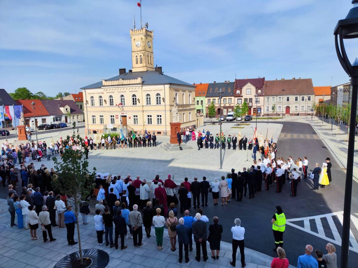 Poświęcenie pomnika św. Jana Nepomucena w Krobi