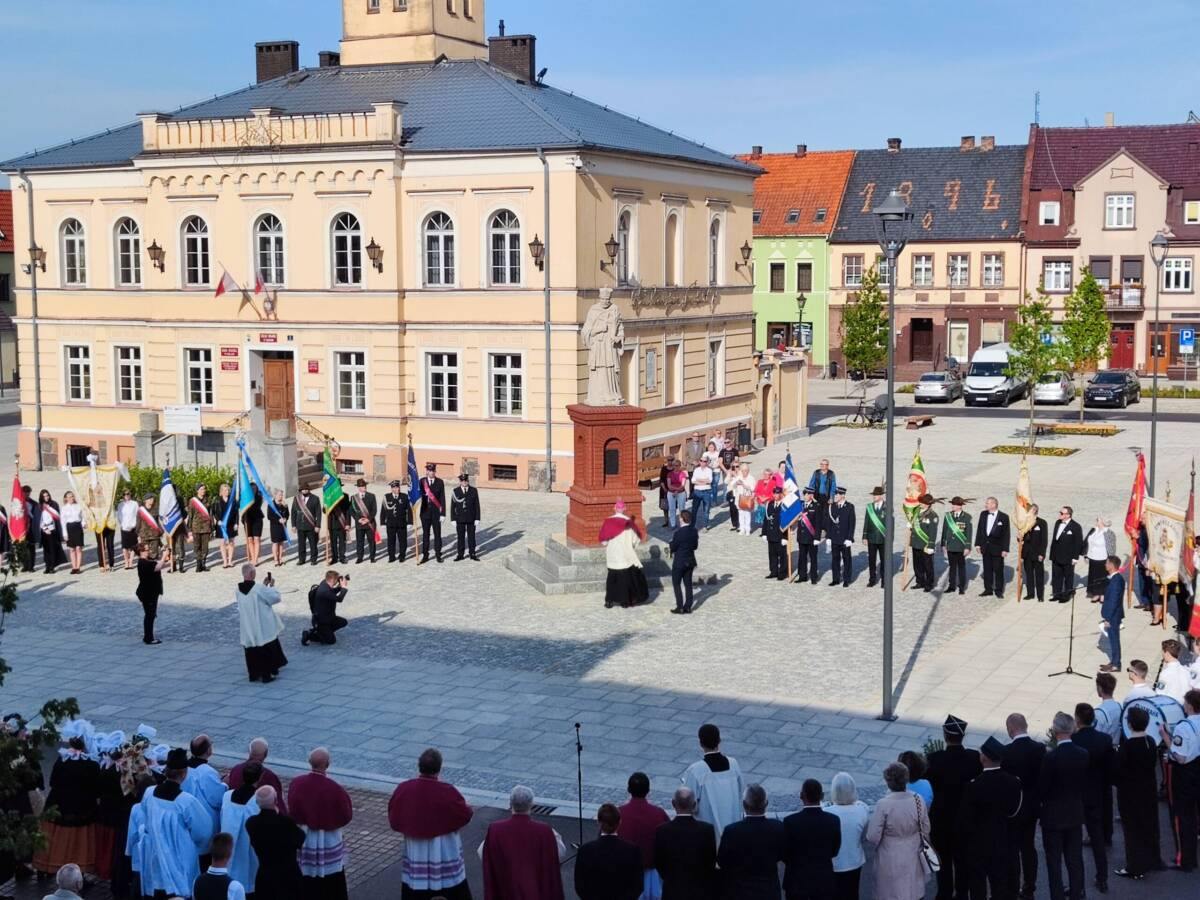 Poświęcenie pomnika św. Jana Nepomucena w Krobi