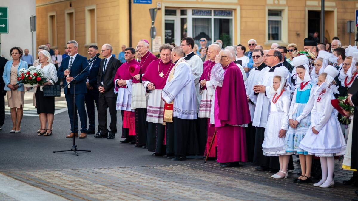 Poświęcenie pomnika św. Jana Nepomucena w Krobi